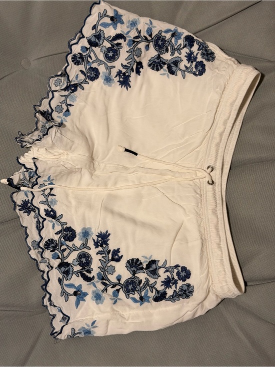 Abercrombie & Fitch Pants - Abercrombie & Fitch White Shorts with Blue Floral Embroidery